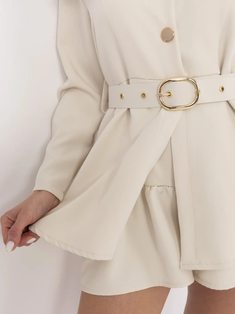Jasnobeżowy garniturowy kombinezon damski z paskiem