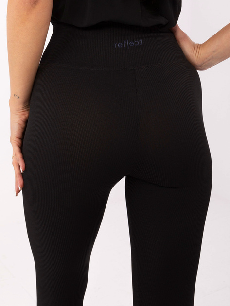 Czarne prążkowane legginsy z napisem z tyłu