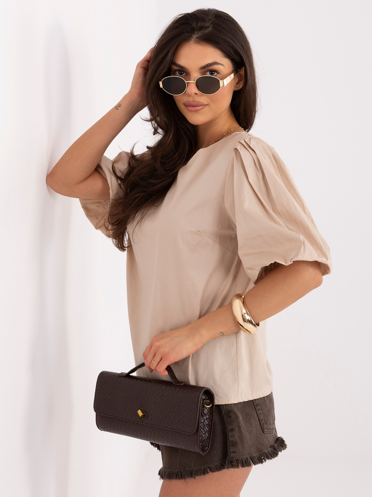 Beżowa damska bluzka oversize z bawełny 