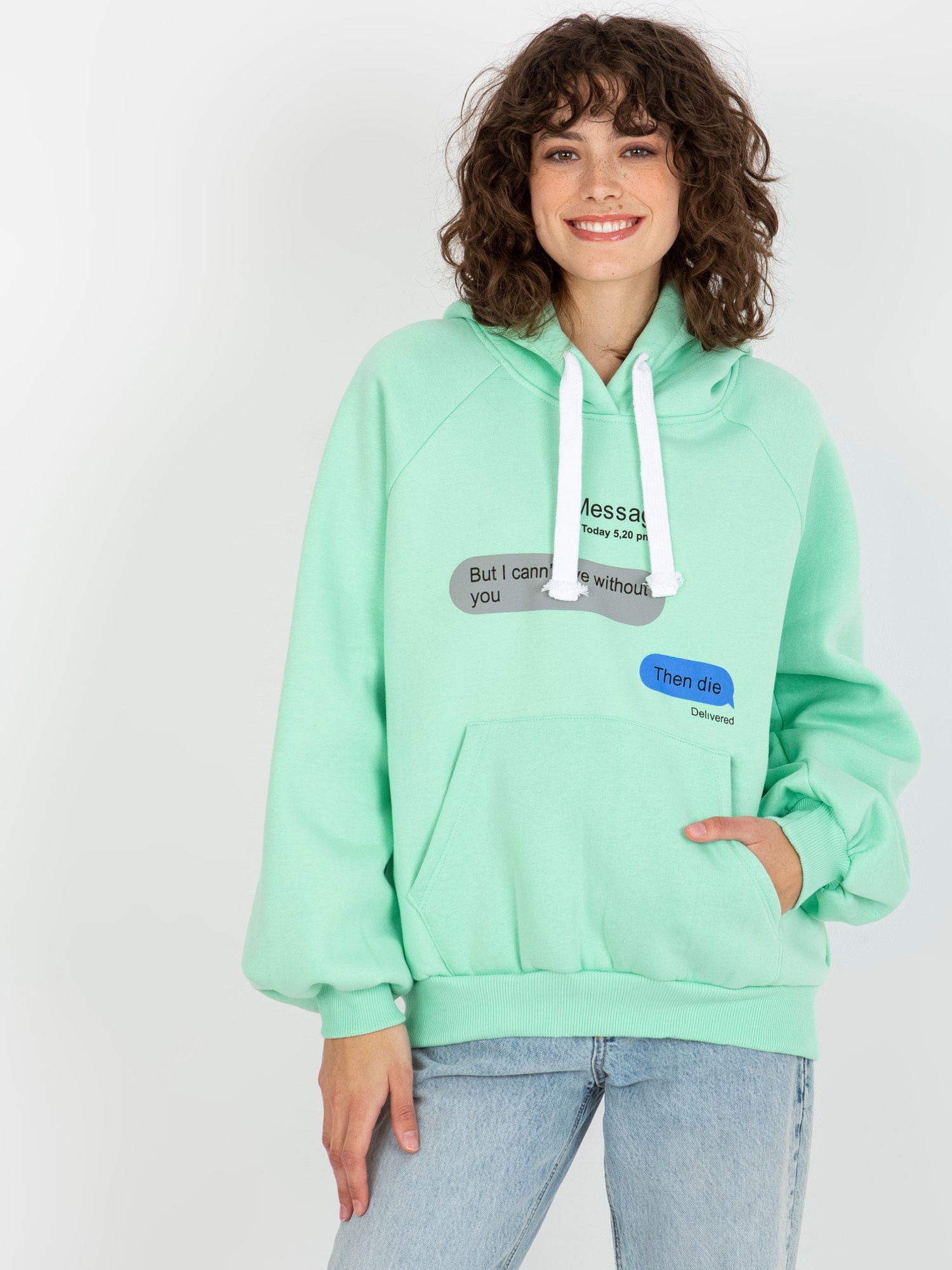 Miętowa dresowa bluza oversize kangurka z napisami