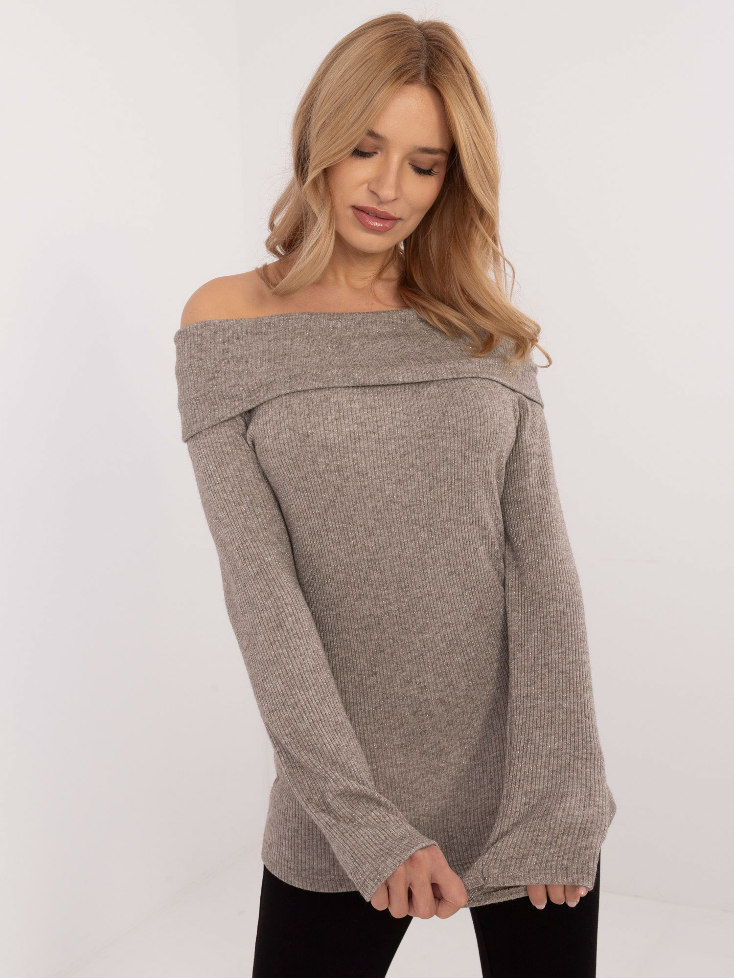 Sweter ciemny bezowy