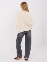 Kremowy sweter boucle z dekoltem V