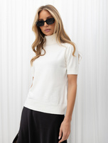 Ecru Damen Basic Pullover mit kurzen Ärmeln.