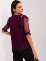 Dunkellila Bluse mit Einschnitten für den Besuch.