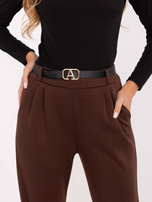 Ciemnobrązowe zwężane spodnie dresowe z paskiem