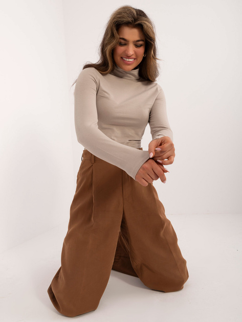 Hurtownia Beżowa damska bluzka z golfem SUBLEVEL