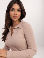 Hurt Beżowa prążkowana sukienka basic z guzikami