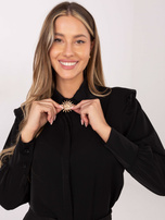 Czarna rozpinana koszula z broszką 