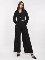Czarny damski garnitur z szerokimi spodniami