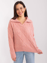 Großhandel schmutzig-rosafarbener Pullover mit Zopfmuster und Kragen.