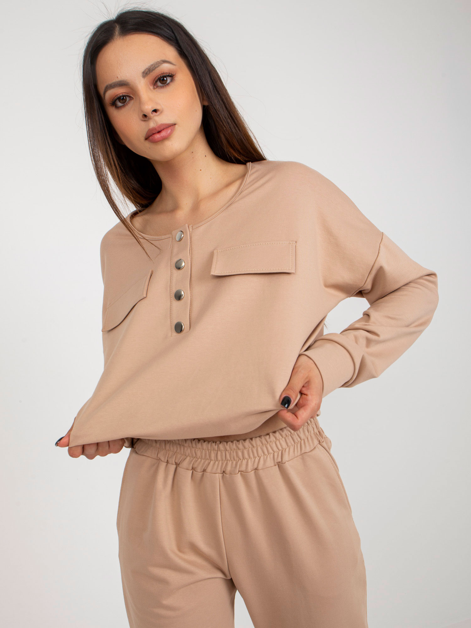 Camelowy komplet casualowy ze spodniami