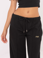 Czarne dresowe spodnie z napisem