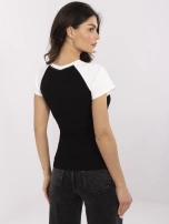 Czarno-ecru damski t-shirt o dopasowanym kroju