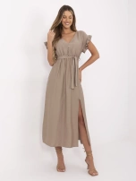 Ciemnobeżowa sukienka z falbankami przy rękawach