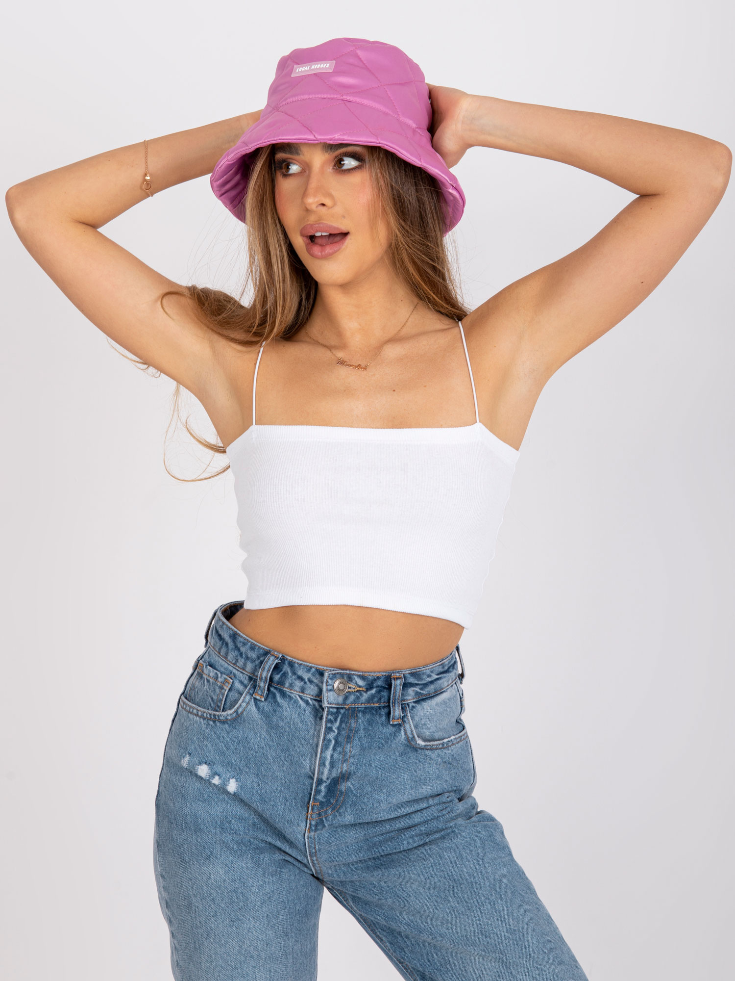 Biały krótki top prążkowany na ramiączkach Aria RUE PARIS