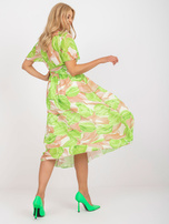 Beżowo-zielona sukienka midi w kolorowe wzory