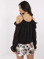 Schwarze Bluse im Spanischen Stil mit Blumenbrosche.