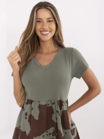 Khaki letnia sukienka w krowie wzory