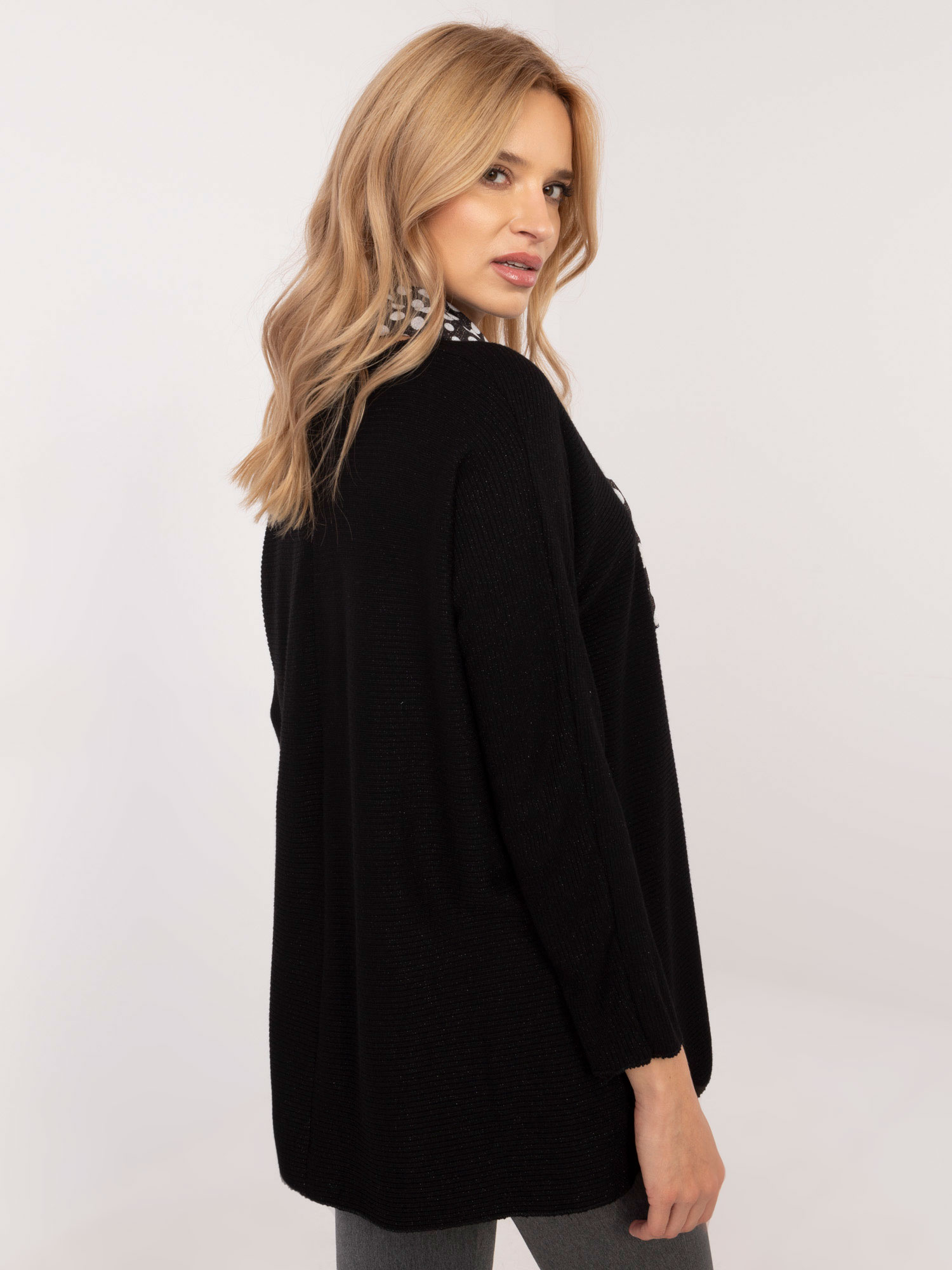 Hurt Czarny damski sweter oversize z błyszczącą nitką