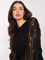 Czarny damski sweter z bufiastymi rękawami