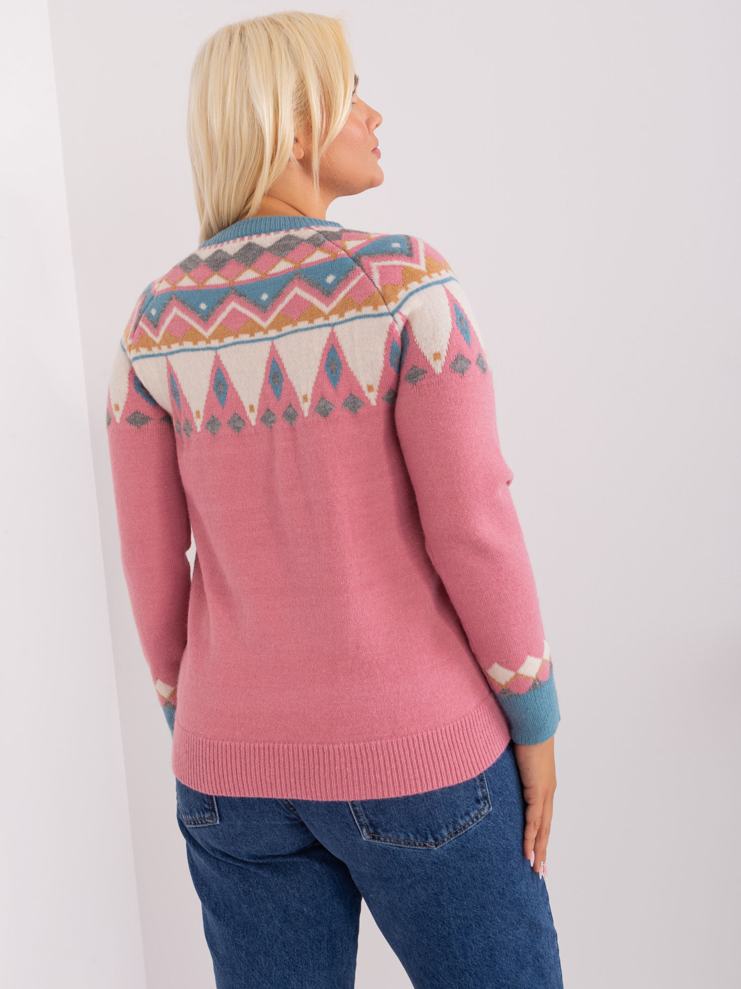 Brudnoróżowy damski sweter plus size we wzory