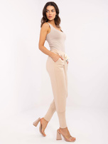 Hurt Beżowe dresowe spodnie damskie z wiązaniem