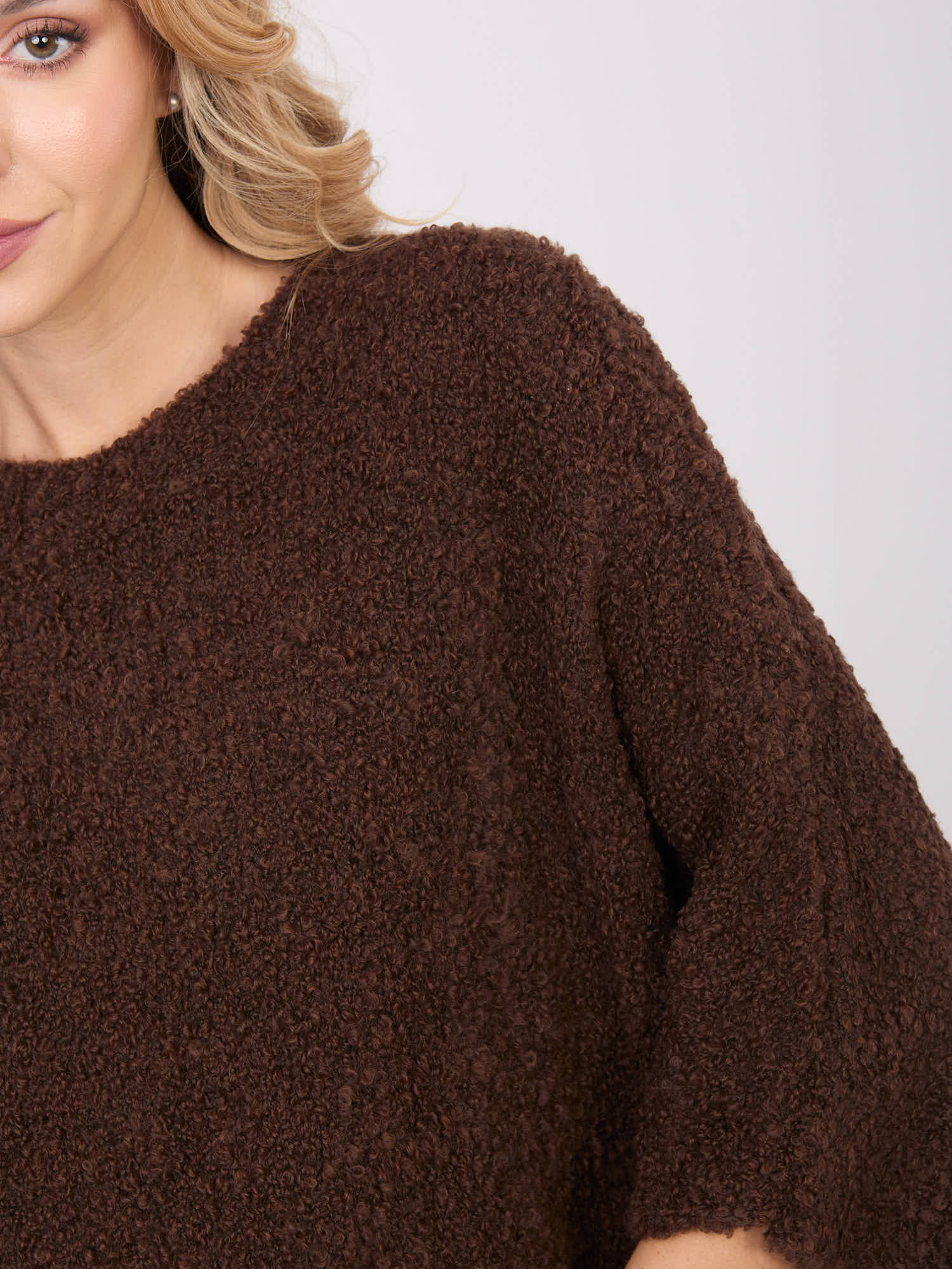 Sweter ciemny brązowy