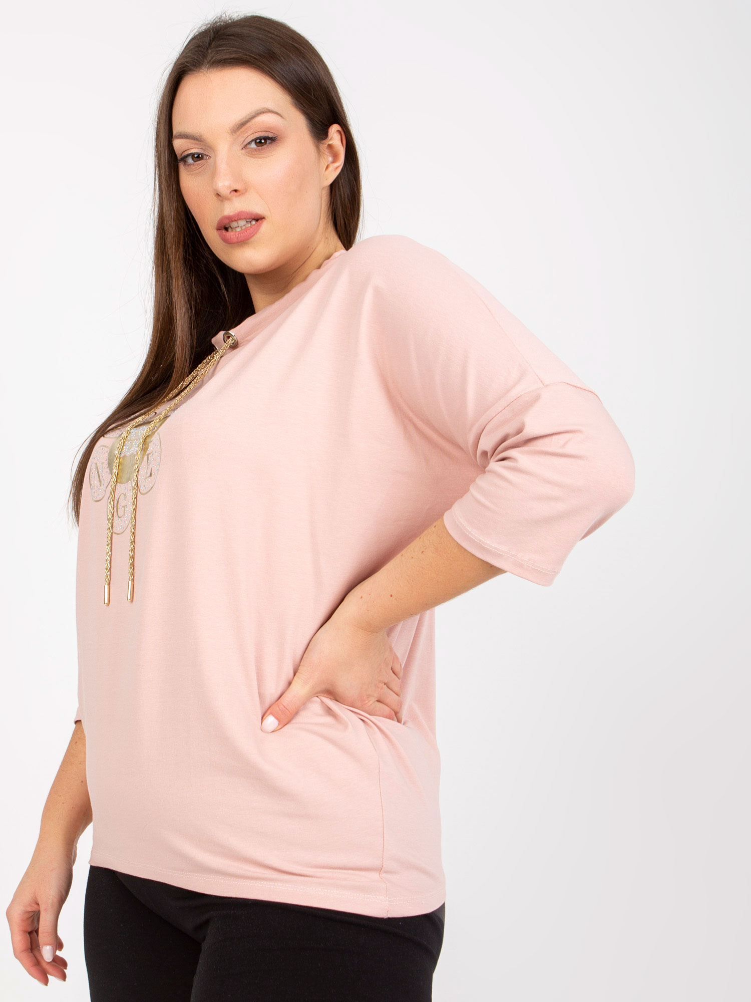 Růžová plus size blůza s 3/4 rukávem.