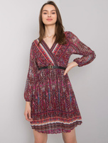 Bordowa sukienka plisowana we wzory Carmona