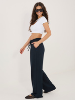 Granatowe dresowe spodnie z marszczoną talią RUE PARIS