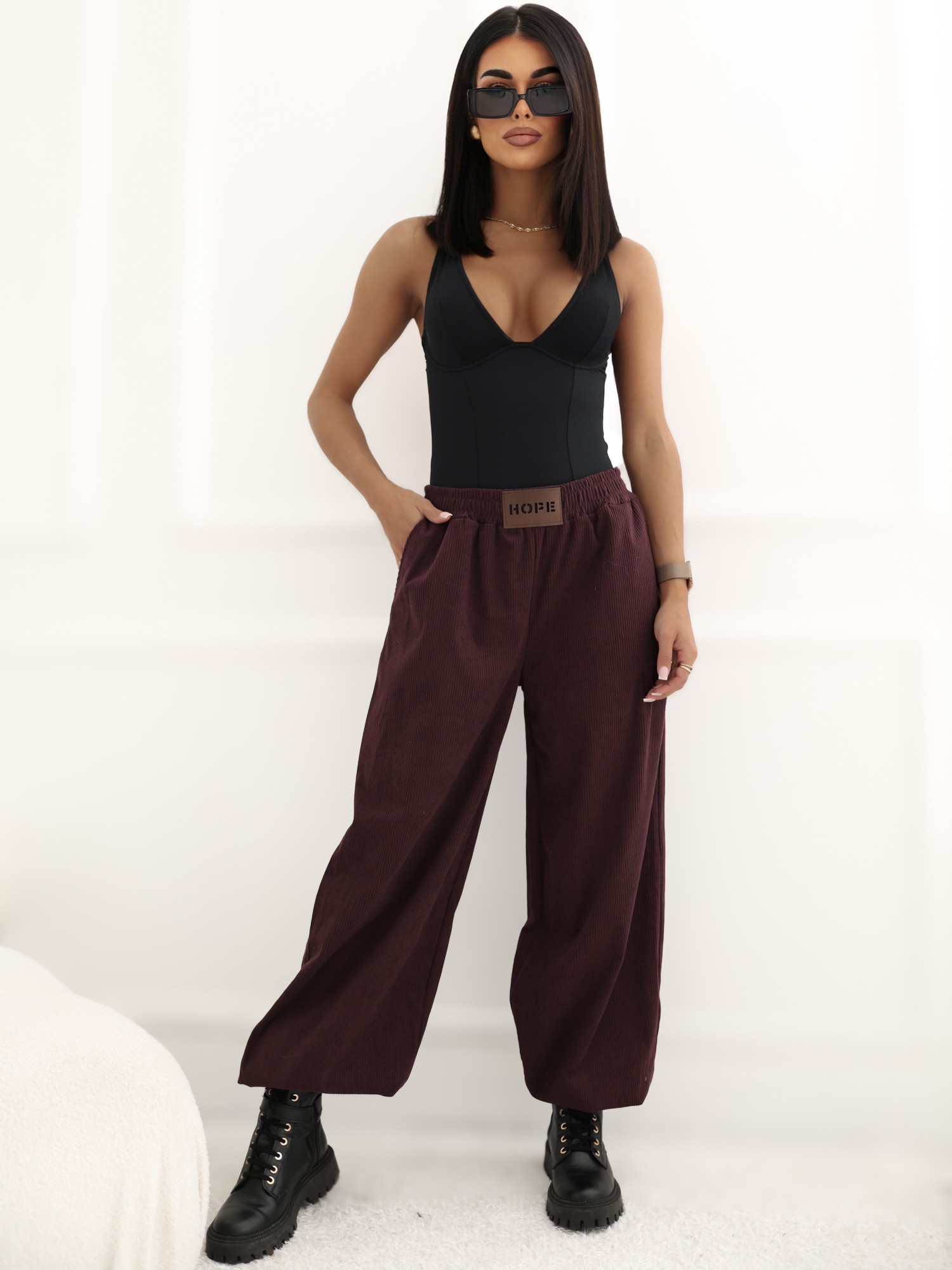 RUE PARIS bordeauxfarbene lässige Joggpants aus Cord.