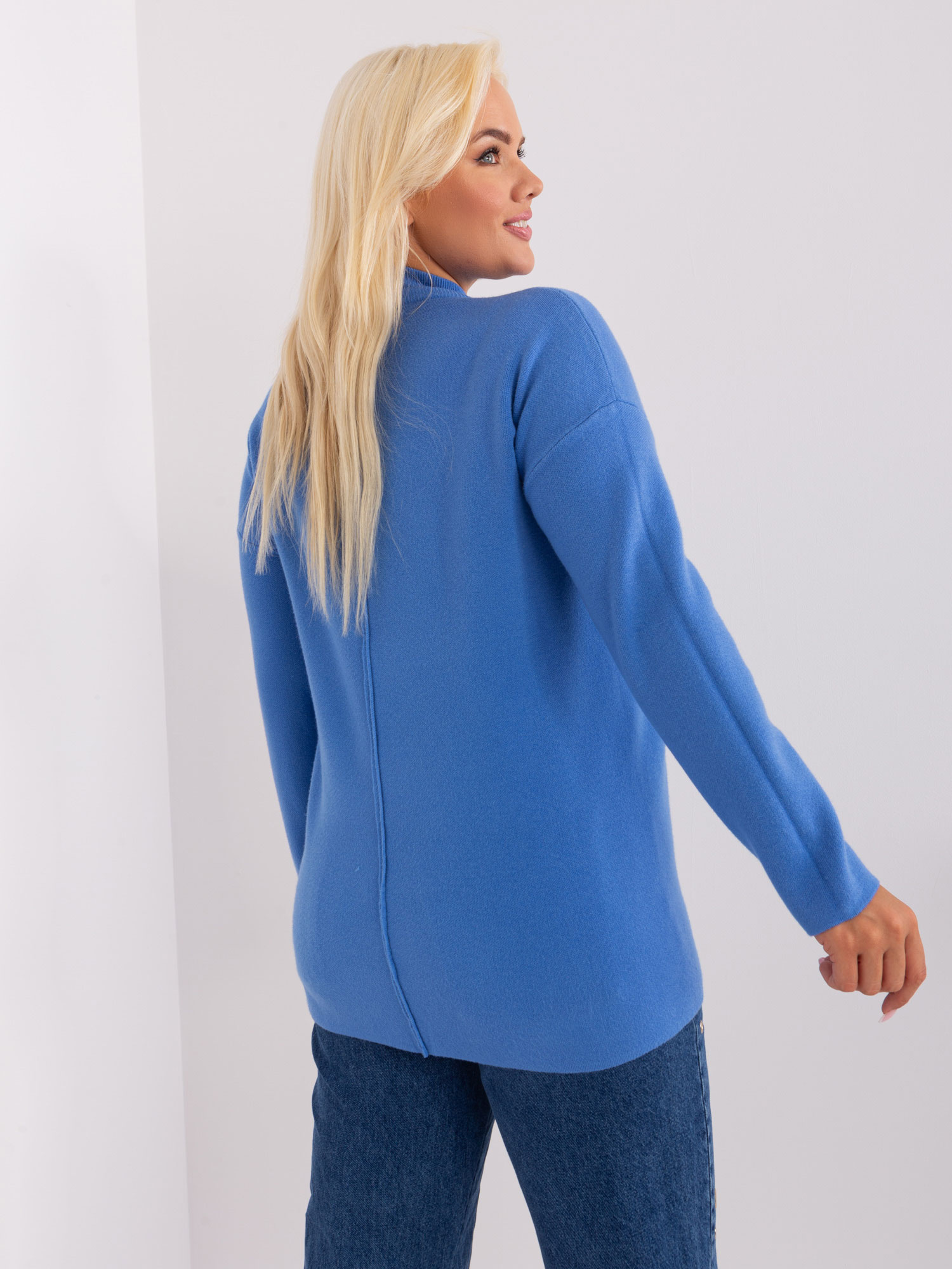 Niebieski damski sweter plus size z półgolfem