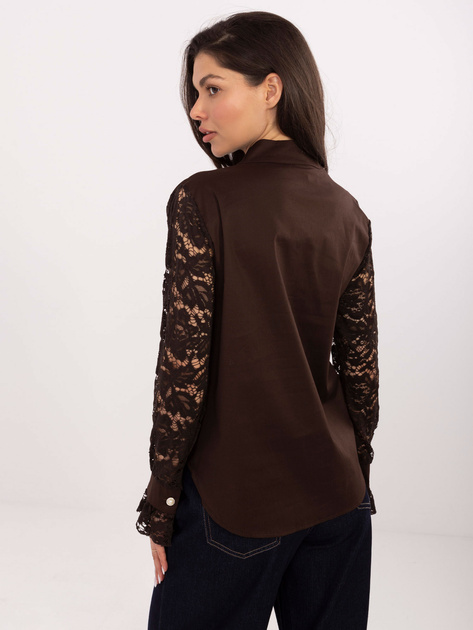Czekoladowa koszula z ozdobnymi guzikami