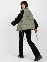 Hurt Khaki puchowa kamizelka z paskiem i kieszeniami 