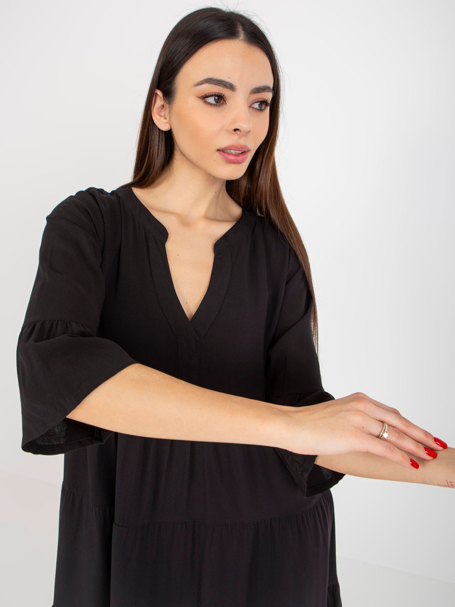 Czarna letnia sukienka z falbaną oversize SUBLEVEL