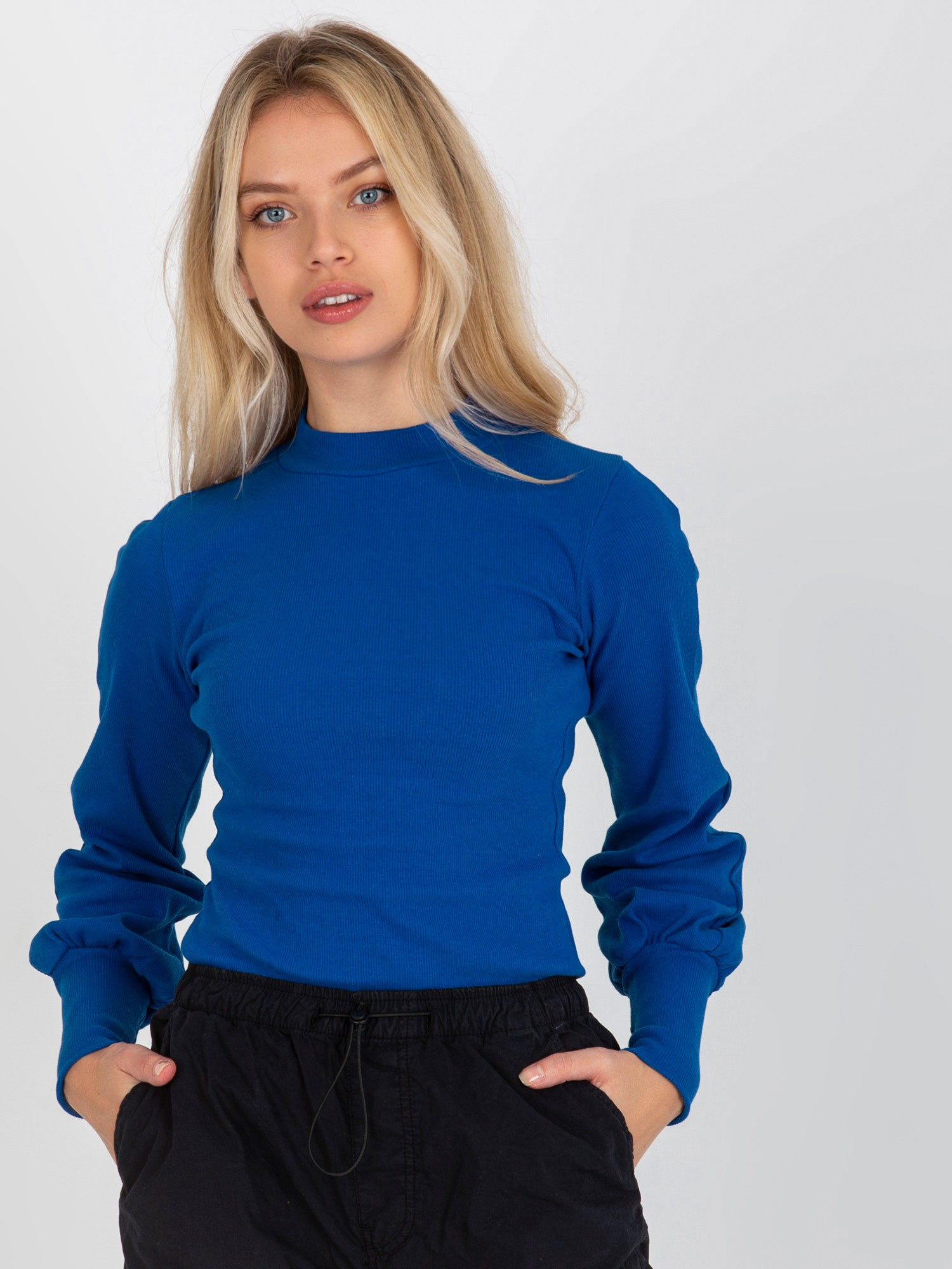 Kobaltowa prążkowana bluzka basic z bawełny RUE PARIS