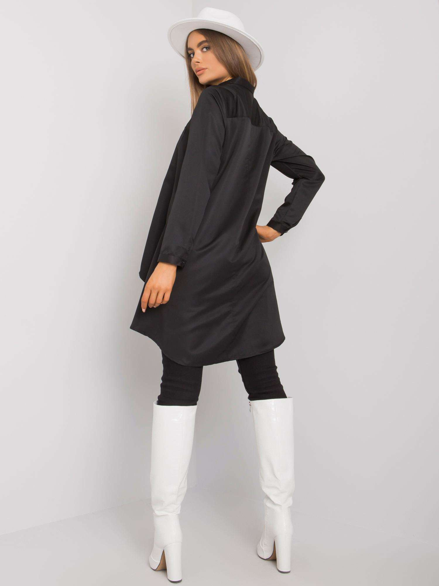 Schwarze asymmetrische Bluse Gilliana.