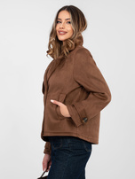 Brązowy zamszowy płaszcz z kieszeniami