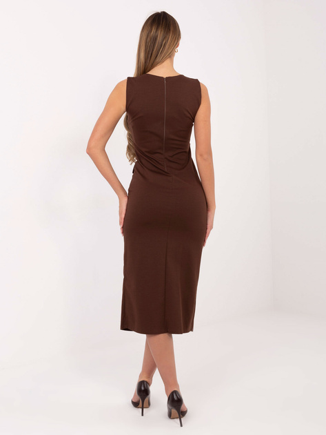Brązowa midi sukienka z ozdobnymi guzikami