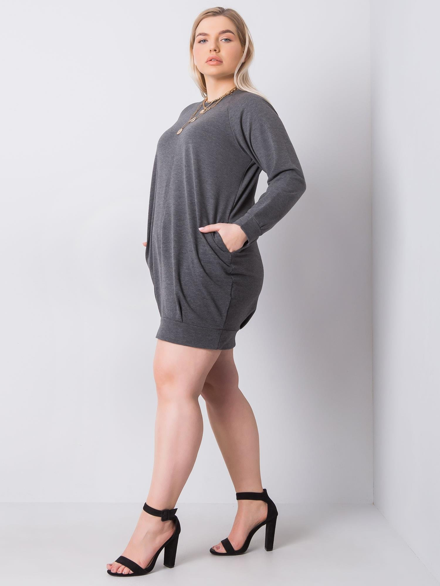 Tmavě šedá melírovaná šaty plus size Ariadne.