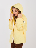 Pastellgelbe gesteppte Jacke mit Taschen.
