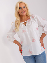 Hurt Biało-bródnoróżowa bluzka plus size we wzory