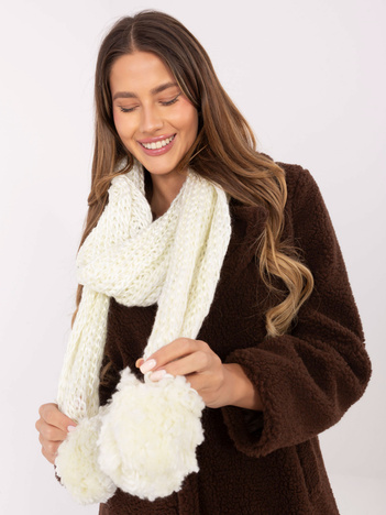 Ecru zimowy szal o grubym splocie