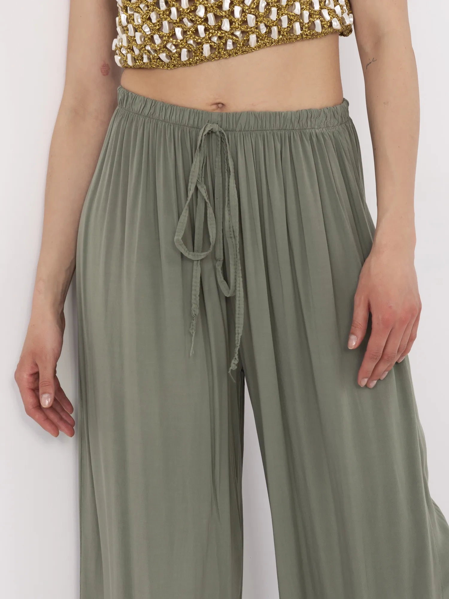 Khaki letnie spodnie z szeroką nogawką 