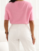Helles rosa flauschiges Basic-Pullover mit V-Ausschnitt.
