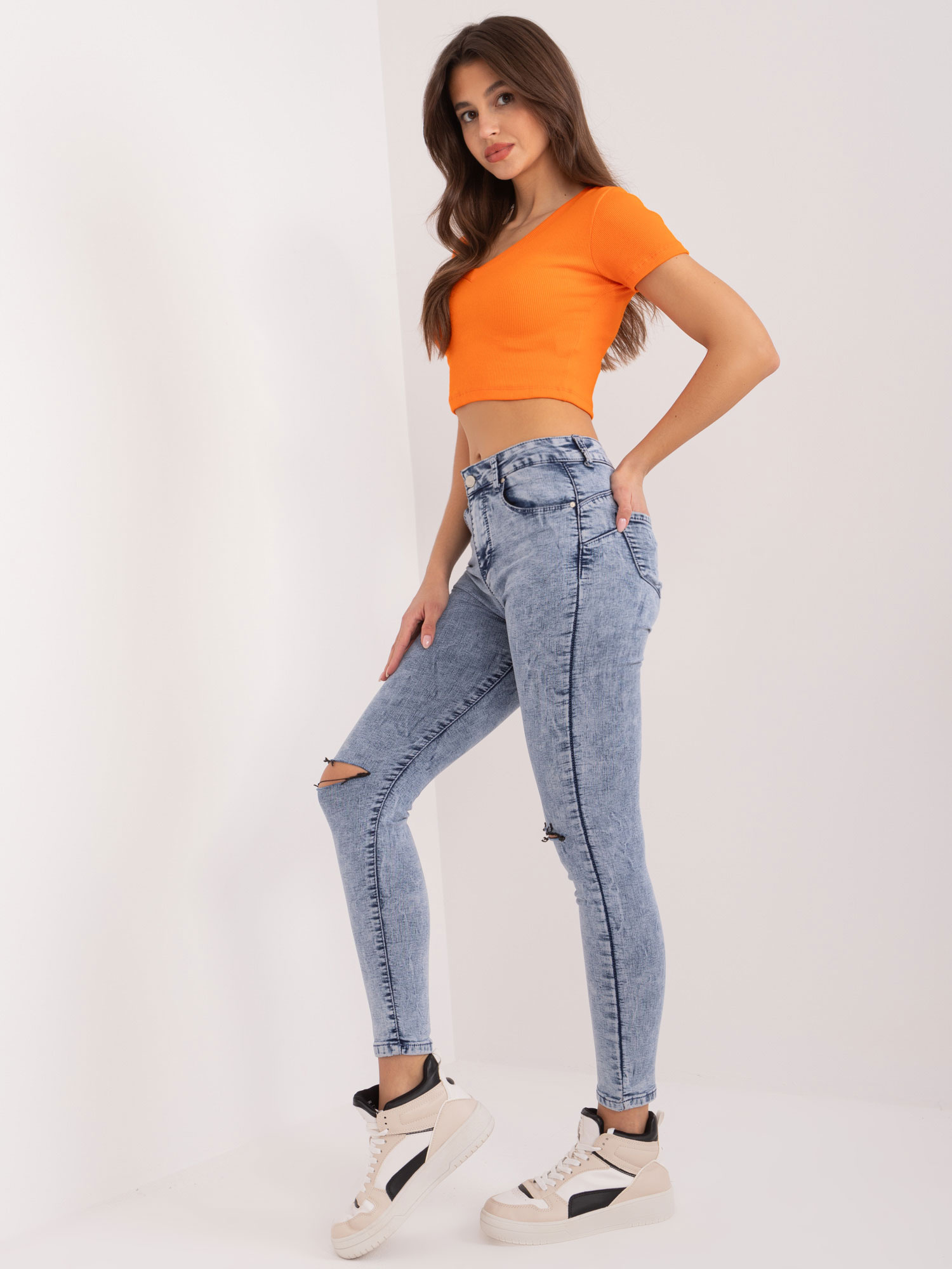 Niebieskie spodnie jeasowe high waist