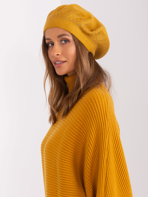 Hurtownia Musztardowy damski beret z aplikacjami