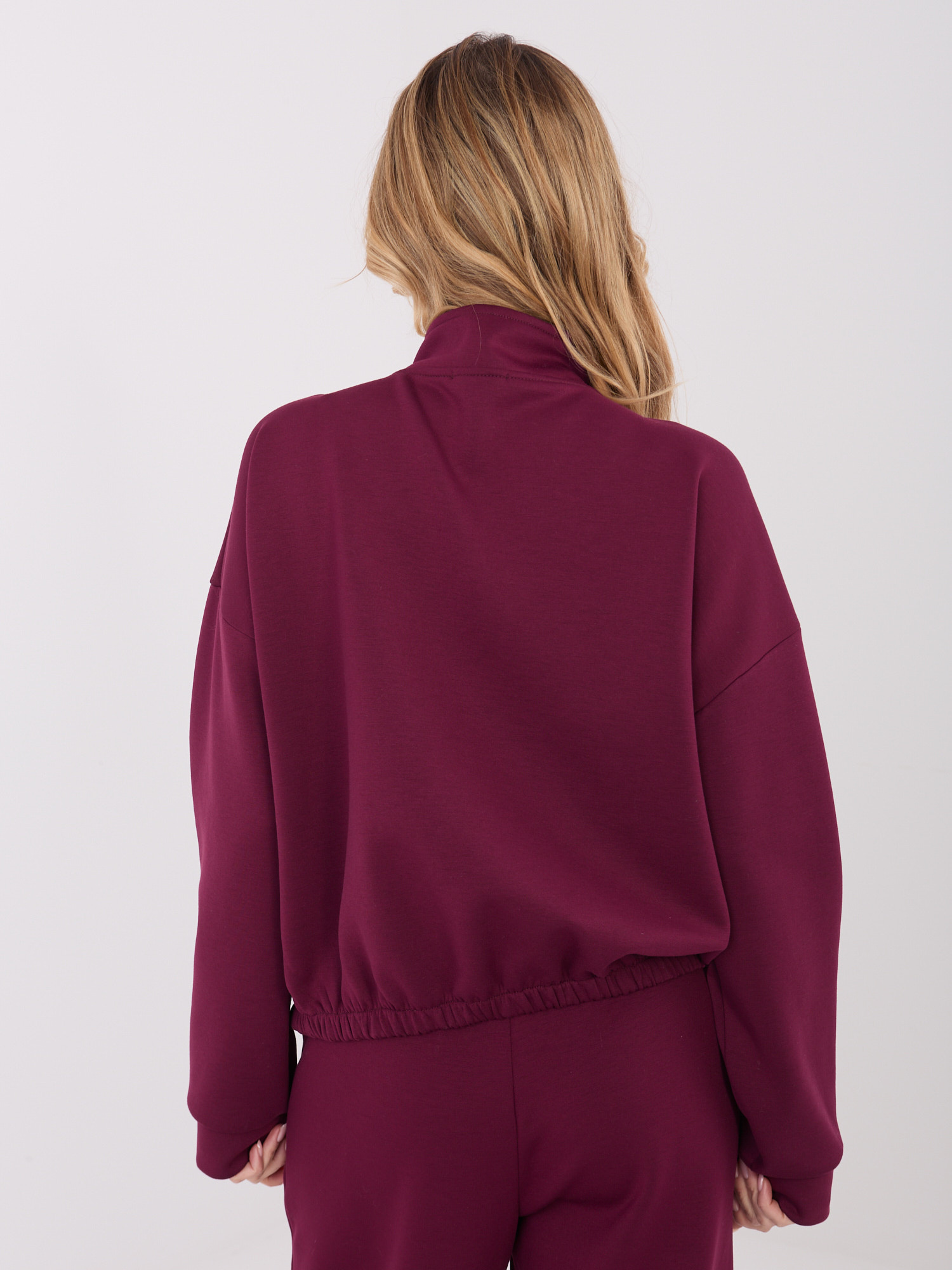 Burgundowa rozpinana bluza z gumką na dole 