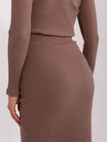 Hurtownia Brązowa midi spódnica dzianinowa w prążek