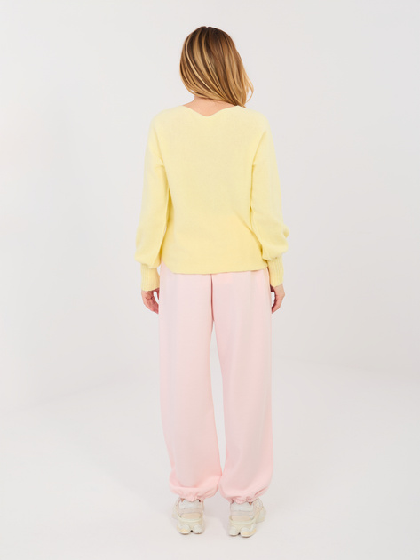 Pastelowe różowe spodnie z miękkiego materiału